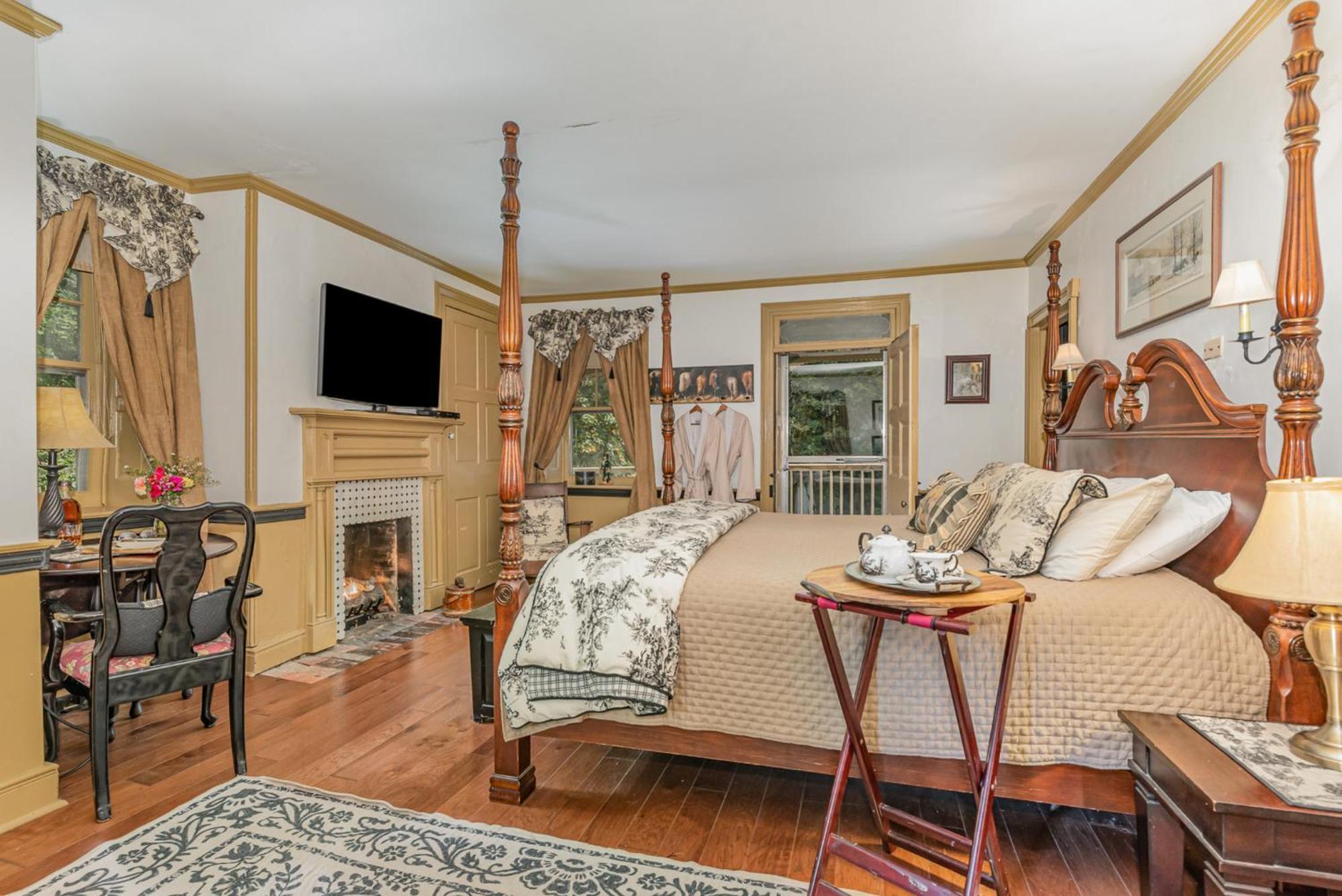 Fallen Tree Farm Bed And Breakfast Carlisle Exterior photo